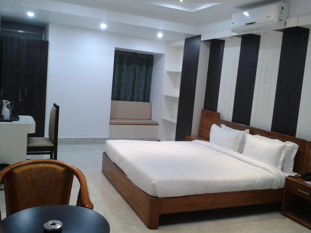 Hotel D' Sapphire Guwahati Quarto foto