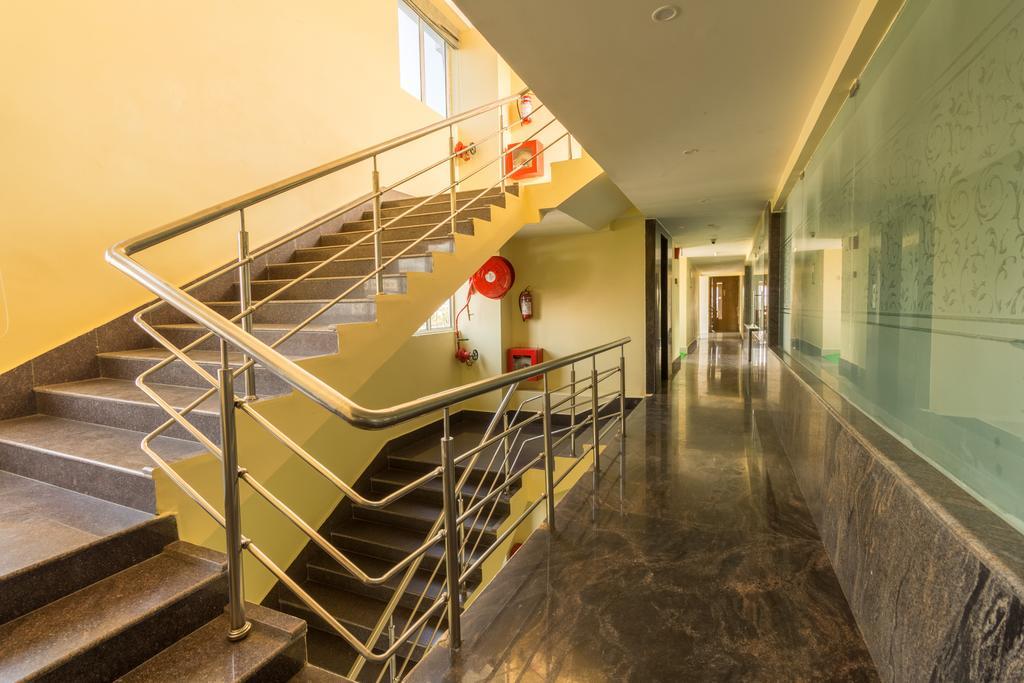 Hotel D' Sapphire Guwahati Exterior foto